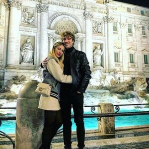 <b>"GRANDE FRATELLO VIP 4" - Clizia Incorvaia a Roma, con il fidanzato Paolo Ciavarro alla "Fontana di Trevi"..  Fonte: Instagram</b>